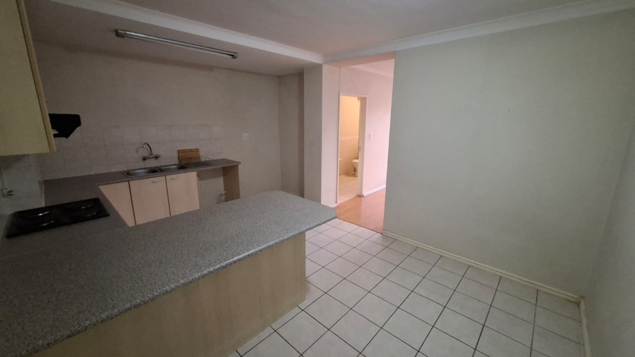 To Let 1 Bedroom Property for Rent in Wynberg Western Cape